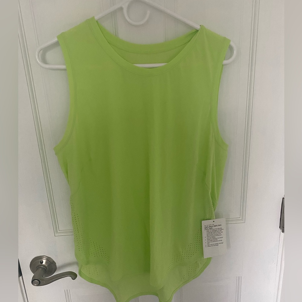 Lululemon high neck, split hem run tank.